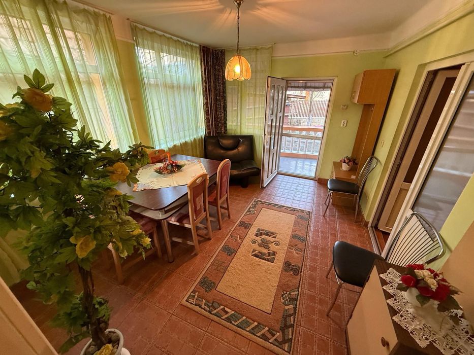 Ofer spre Vanzare Casa 4 camere 2 fronturi la doua strazi zona Unio