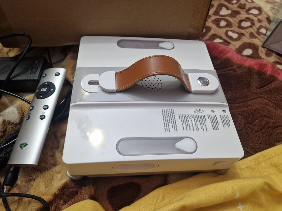 Robot curățare geamuri