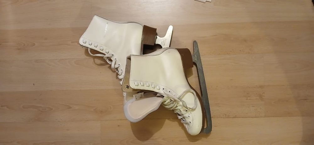 Коньки взрослые кожаные