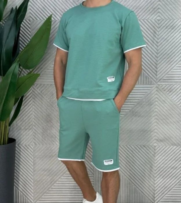 Продам  костюм на мальчика  подростка