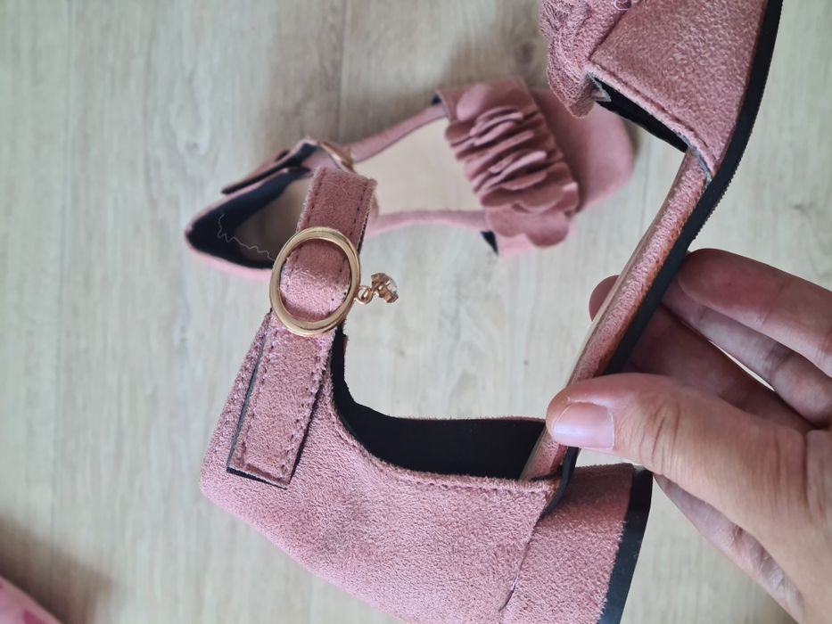 Детские босоножки