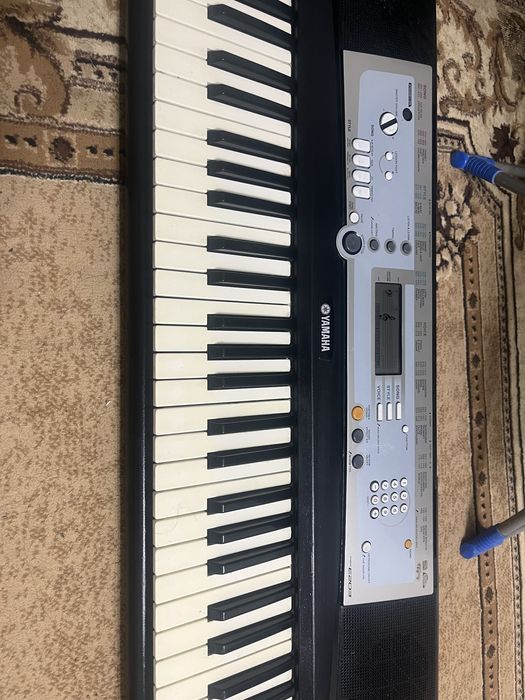 СЕГОДНЯ СРОЧНО продаю нерабочий синтезатор