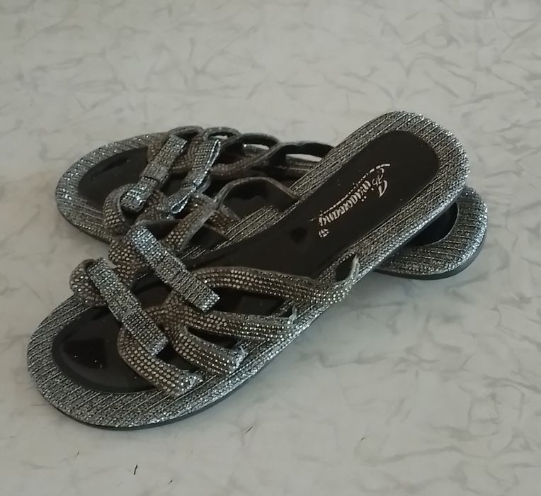 Продам женскую обувь