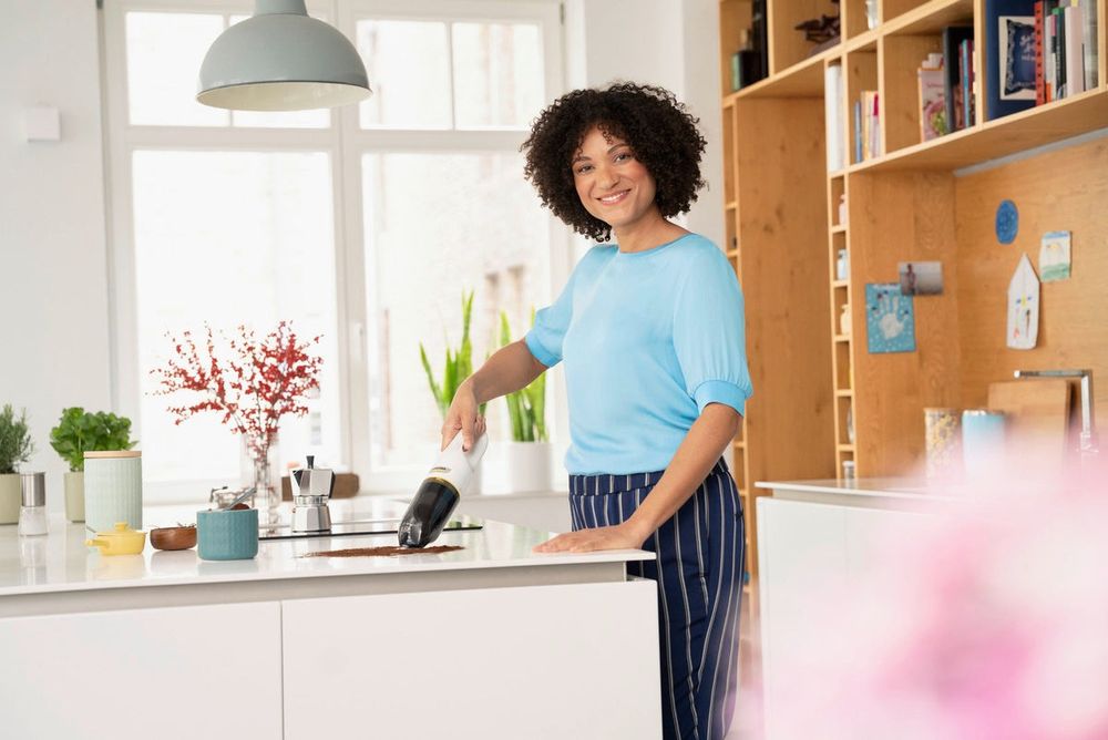 Аккумуляторный ручной пылесос karcher CVH 2