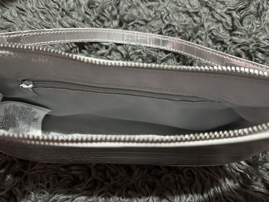 Малка сребриста чанта