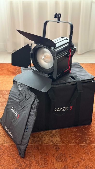 Aputure Rayzr 7 300W Kit 2 lumini led cu softbox, grid, softcase