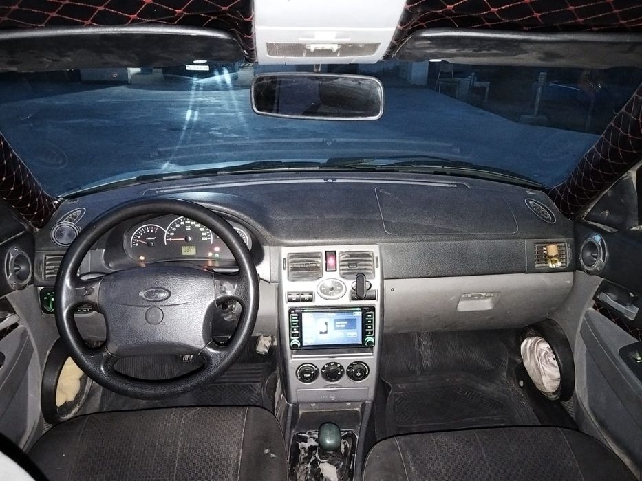 Приора хетчбек 2011