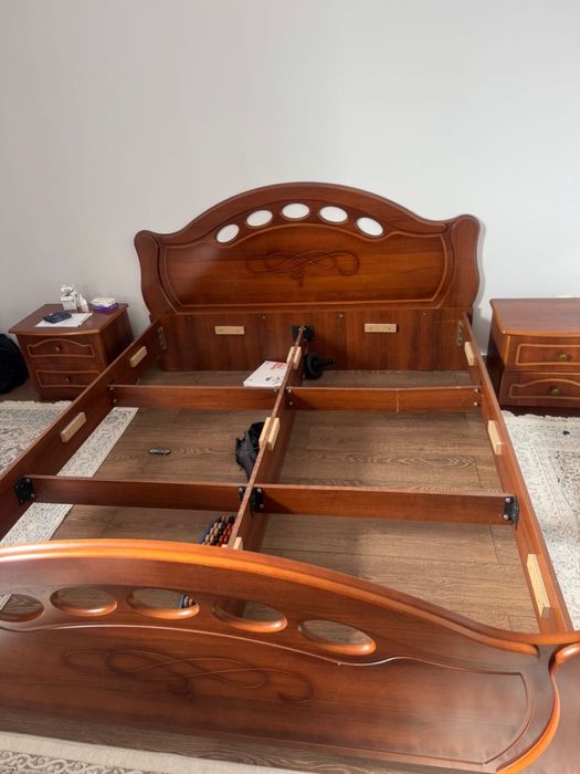 Кровать с тумбами