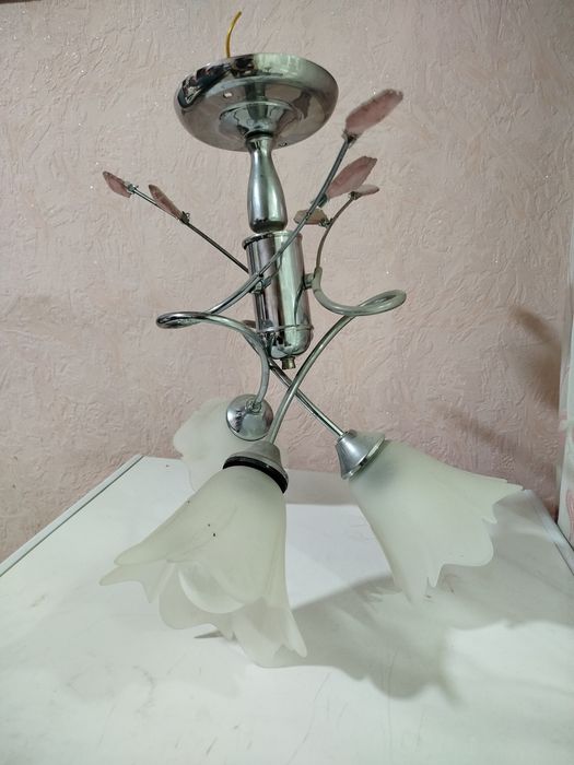 Продам люстру б/у