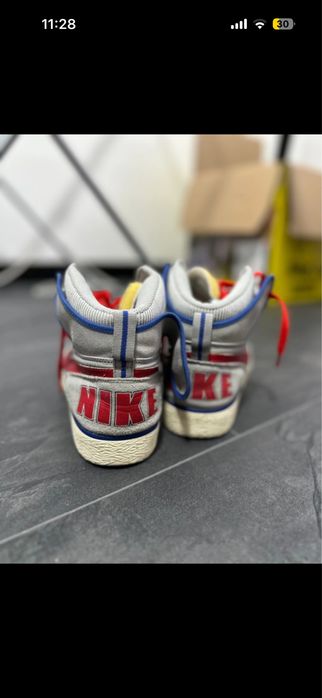 Vand tenisi nike (ca noi)