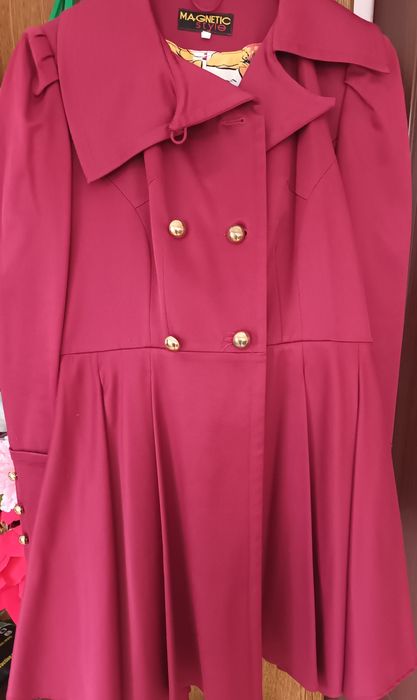 Trench damă primăvară f,frumos.