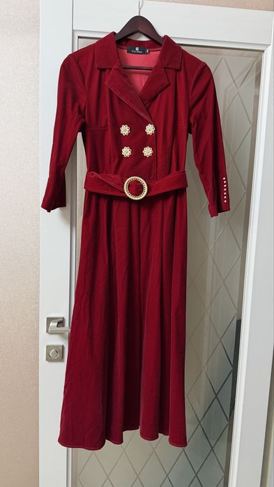 Красивое бархатное платье