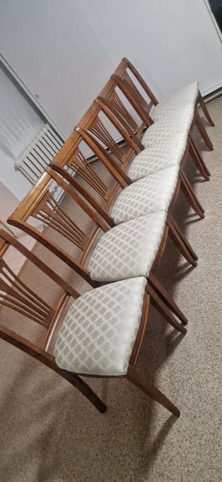 Стол раздвижной и стулья