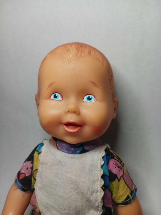 Papusa veche Aradeanca Antonel,haine originale, perioada comunista RSR