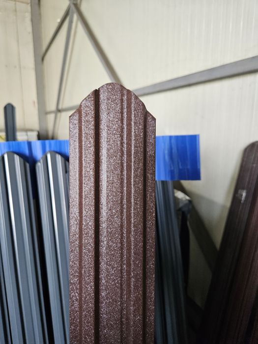 Vând șipcă de gard metalică  grosime 05 gri mat antracid și maro mat