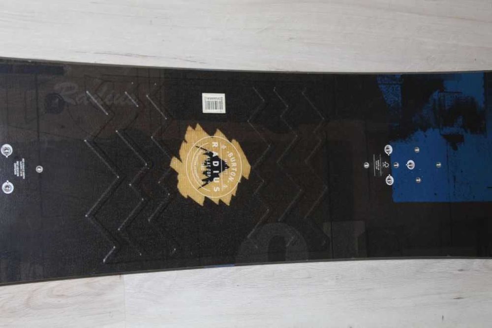 BURTON Radius Flat Top 160cm 2024
