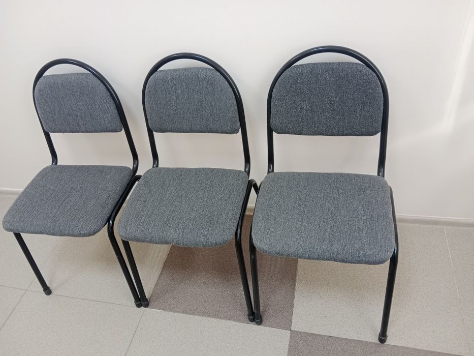 Продам новые кресло и стулья
