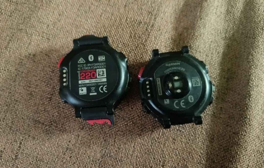 Vând 2 Ceasuri Garmin Forerunner 220 / 235 Pentru Piese