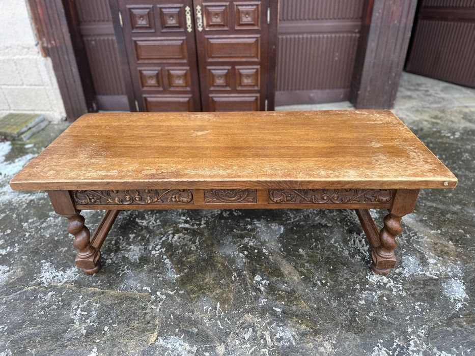 Дървена холна маса – класически стил