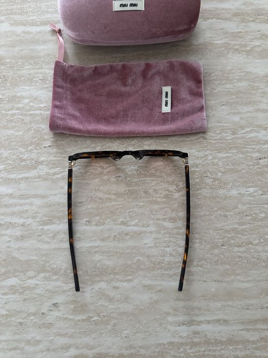 Оригинални MiuMiu Regard round дамски слънчеви очила