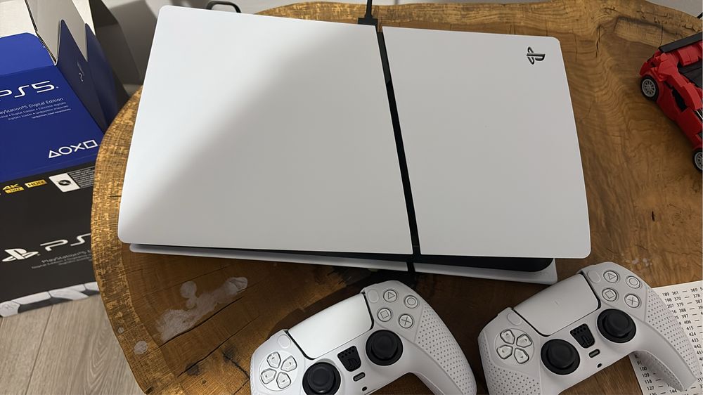 Playstation 5 , 2 controllere