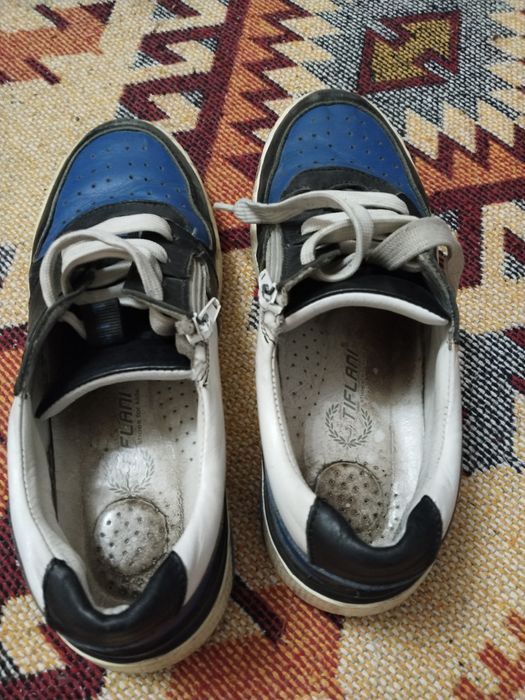 Подростковые кроссовки