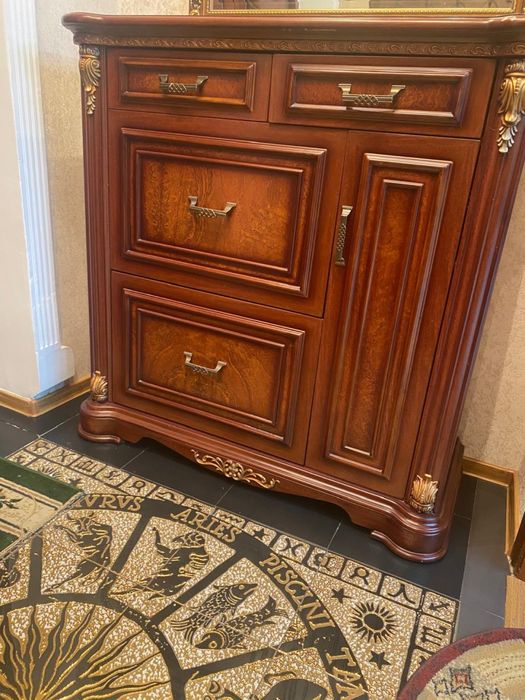 Продам стулья,диван , прихожий ,стол -стулья ,стенка