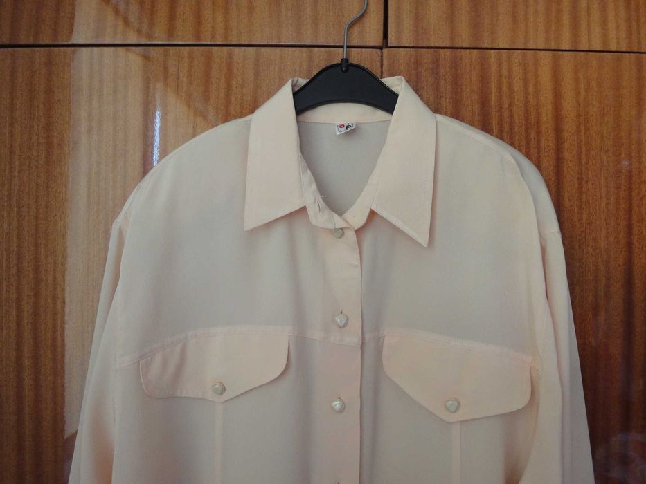 Ичистена дамска риза, размер 48, българско производство
