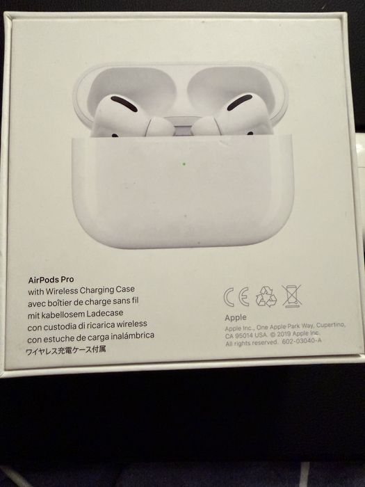 Airpods Pro (Wireless Charging Case)