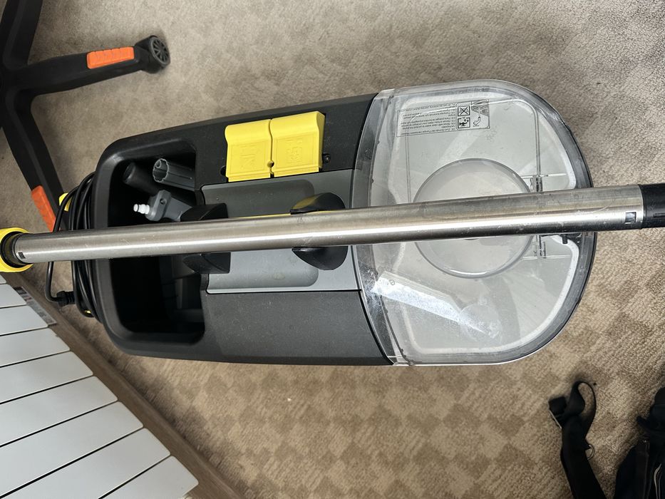 Продам моющий пылесос Karcher Puzzi 10/1