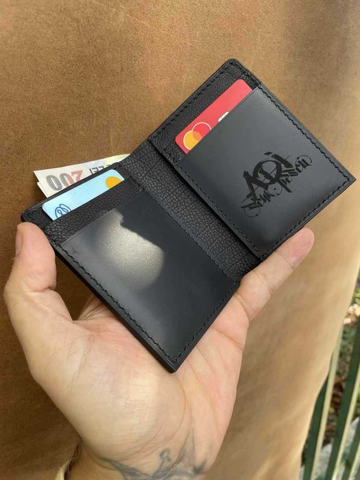 Portofele din piele naturala lucrate integral manual in Romania