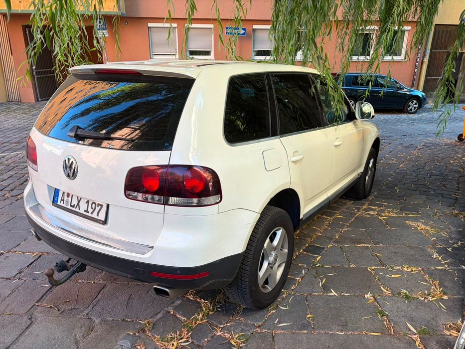 Vând VW Touareg 3.0 TDI, o mașină spațioasă, confortabilă și foarte bine întreținută.