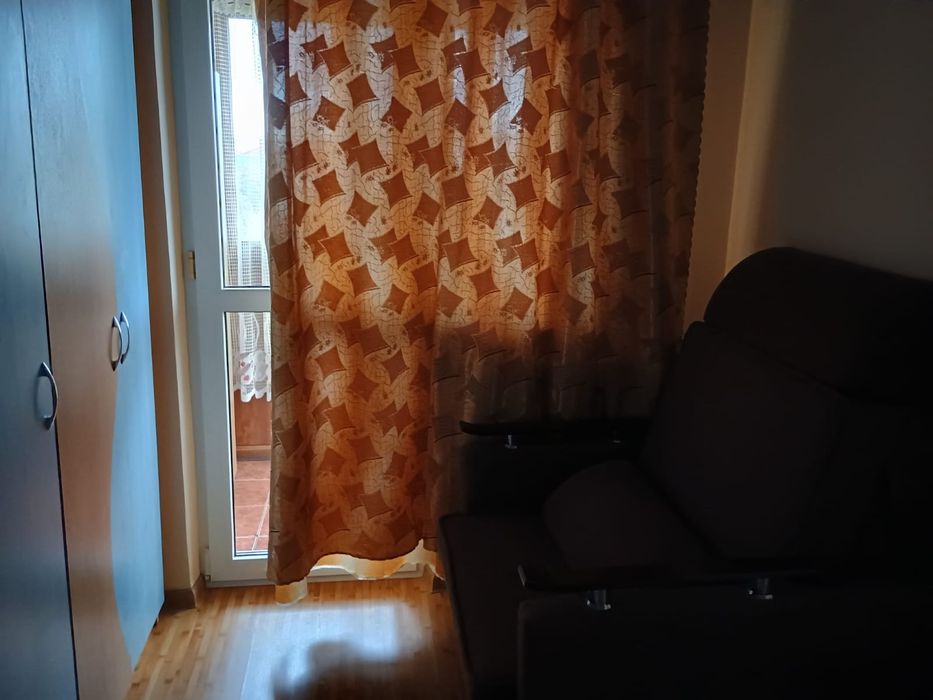 Inchiriez apartament Valea Rosie