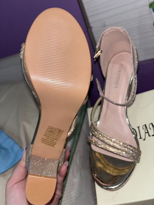 Обувки на висок ток