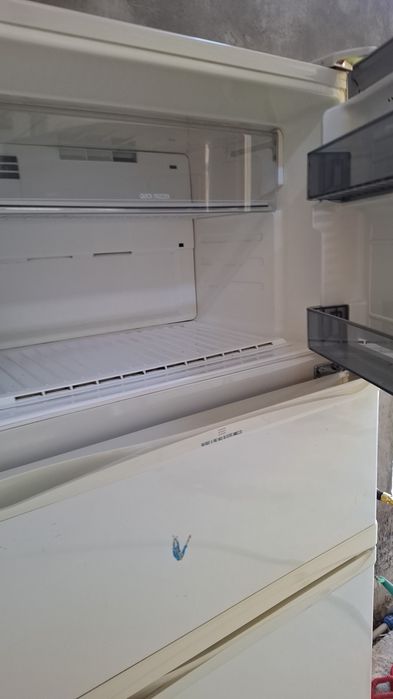 Продам трехкамерный холодильник. Голдстар.