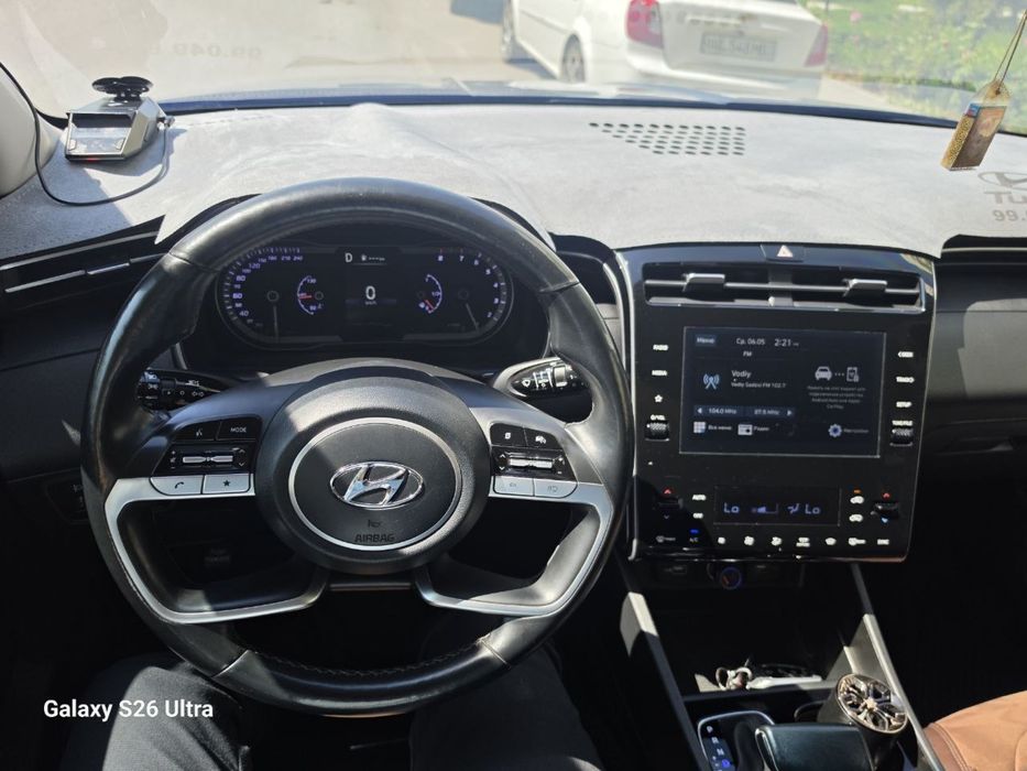 Hyundai tucson qora rang