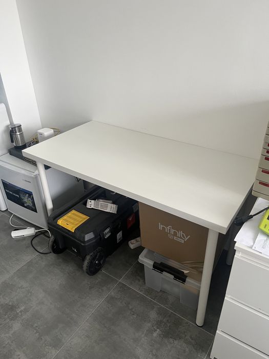 Стол IKEA. Офисный.