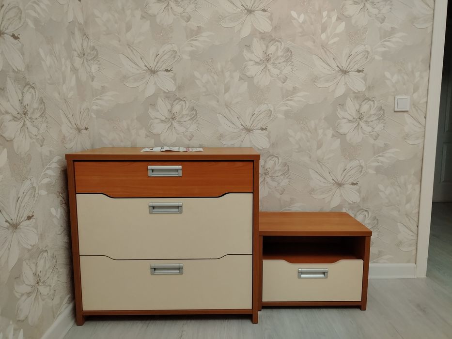 Комод и две тумбочки