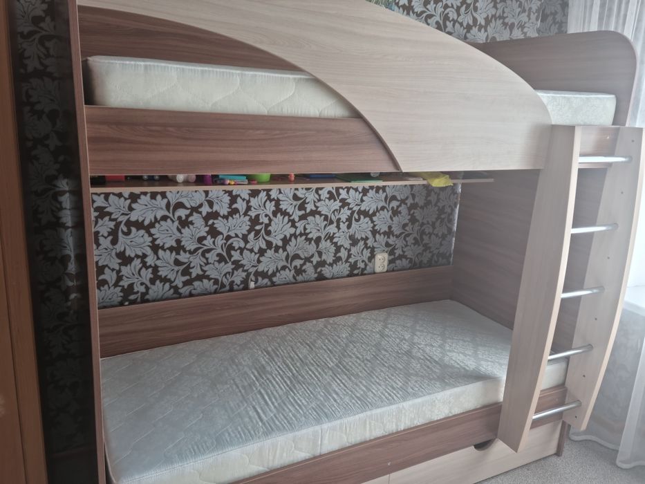 Двухъярусная кровать