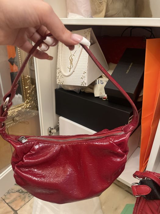 Лачено червена чанта от Zara