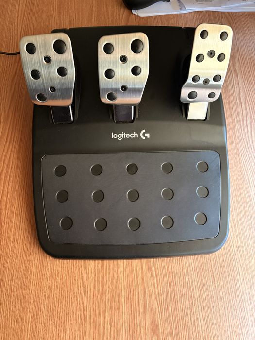 Vând volan Logitech G29