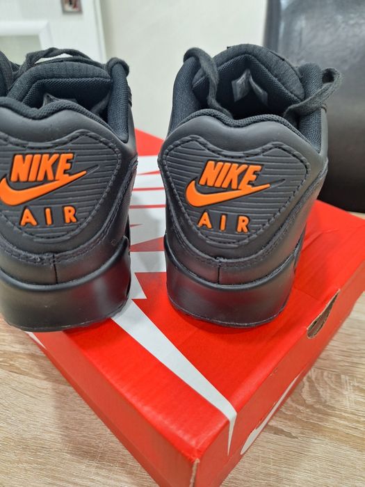 Здравейте продавам маратонки NIKE AIR MAX 90 LTR изцяло от естествена