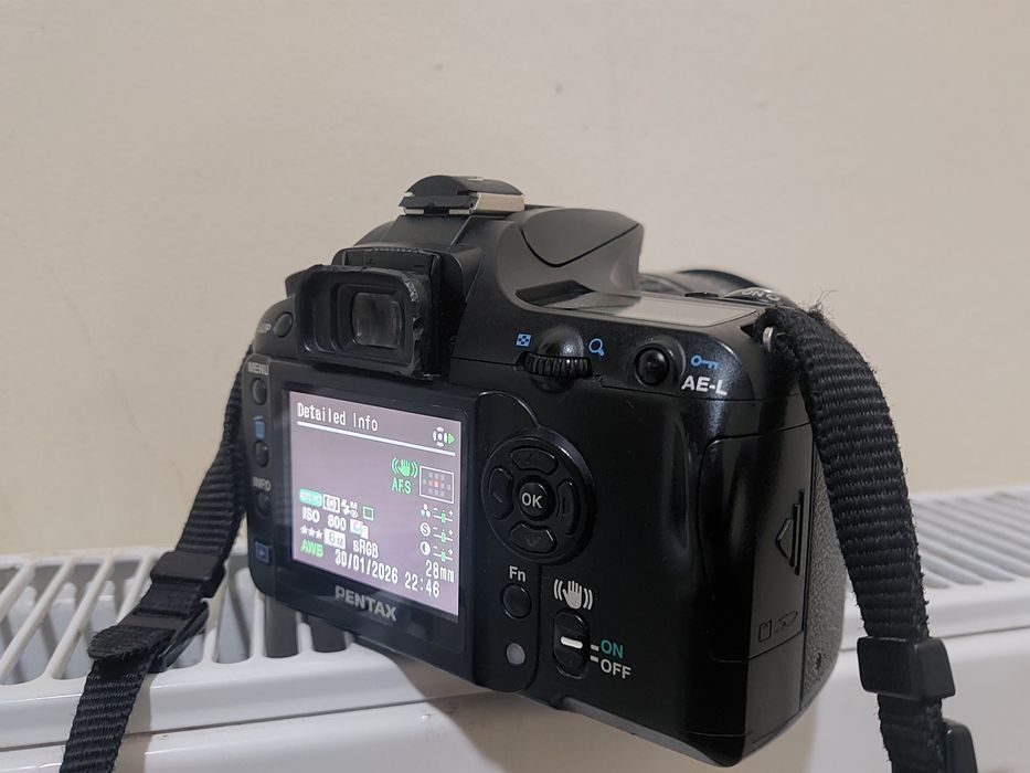 Cameră foto Pentax K100D cu obiectiv 28-200mm