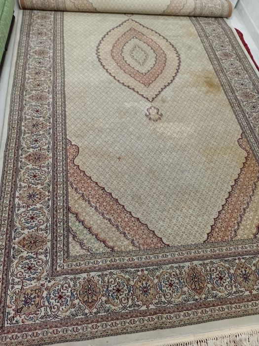 Ковёр бежевый цвет