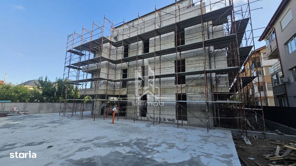 Parc Laurentiu Raiciu apartament 2 camere decomandat si curte 40 mp.