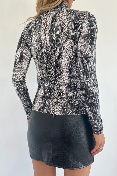 Водолазка трендовая женская змеиный принт