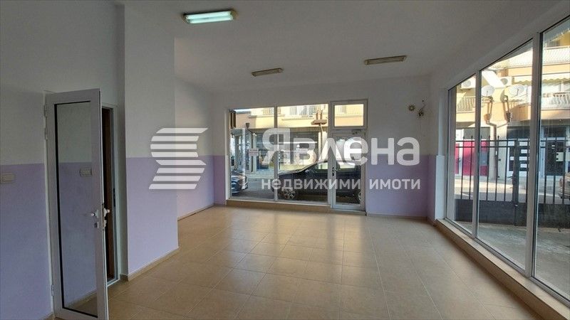 Дава се под наем Магазин в Поморие - 54 кв.м за 260 € - Снимка #1