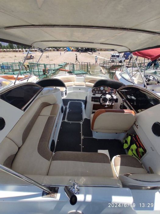 Прогулочный катера с подвесными моторами