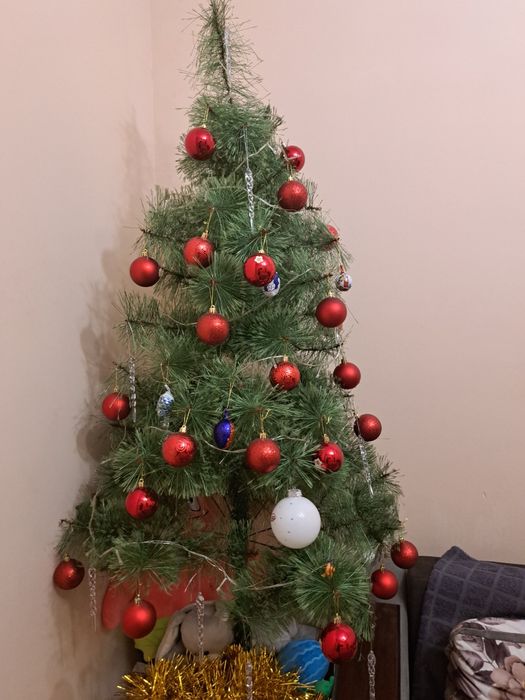 Продам новогоднюю елку