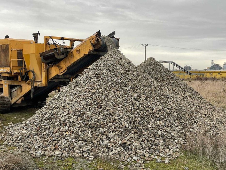 Drumuri Tehnologice și Agricole  /  Platforme terasamente piatra si Beton / Construcții Industriale la Cheie